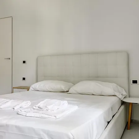 Brera - Bright And Cosy 2 Bedrooms Apt- Via Solferino * Mediolan
